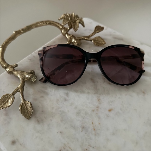 Chic Ted Baker Sunglasses - Picture 2 of 4